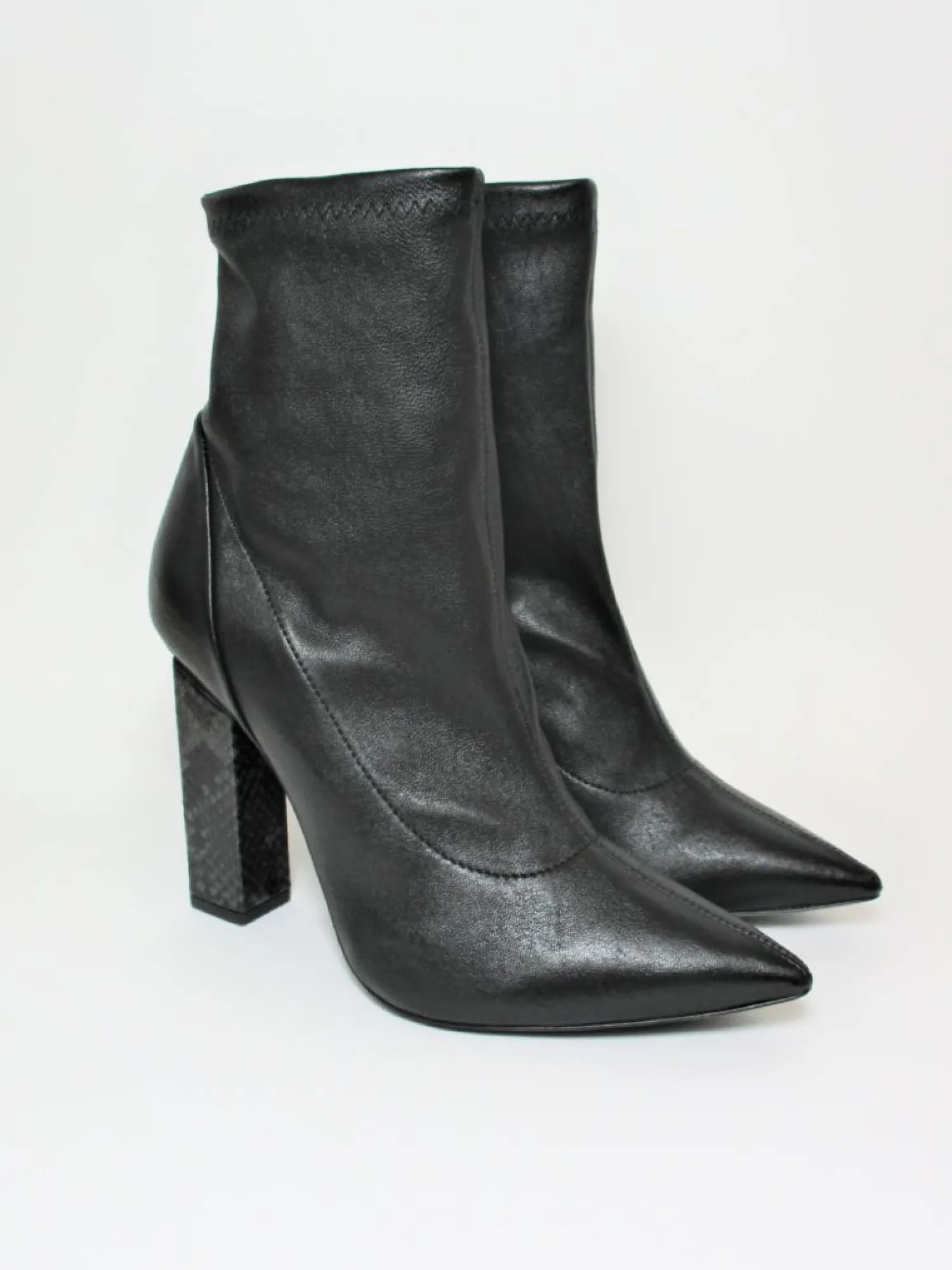 Tronchetto pelle donna 1V78028D nero<Vic Matiè Discount